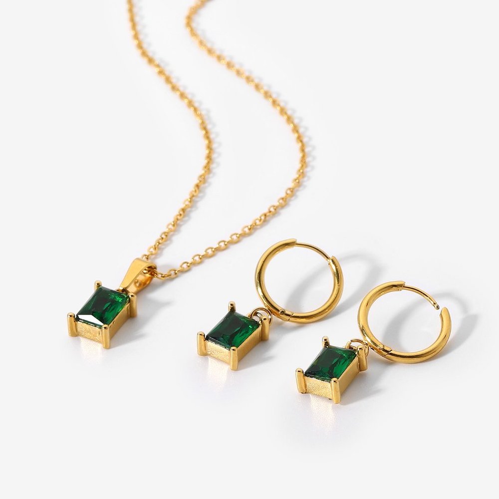 Emerald Lana Necklace - Picture 6 of 8